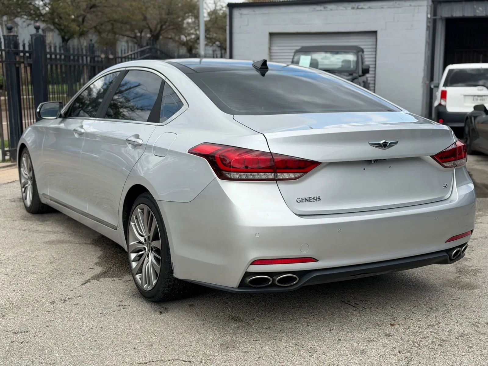 Used 2015 Hyundai Genesis 5.0 image 5
