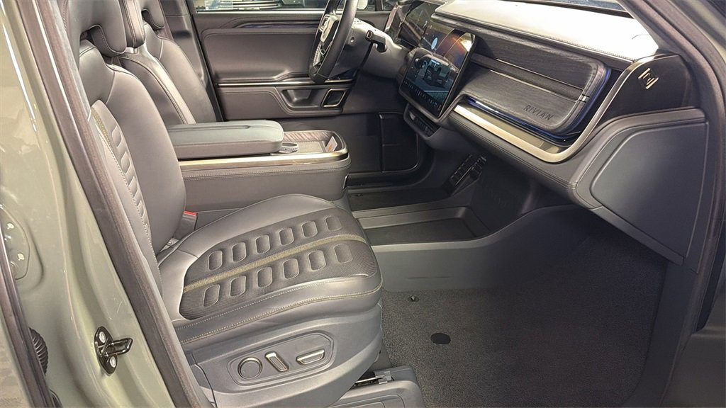Used 2022 Rivian R1S Launch Edition image 7