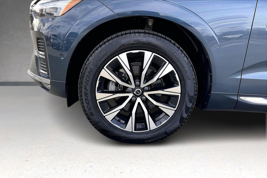 Certified 2023 Volvo XC60 B5 Plus w/ Climate Package AWD/4WD image 33