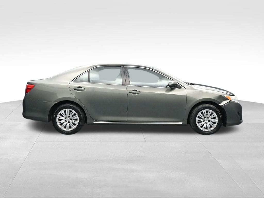 Used 2014 Toyota Camry LE FWD image 6
