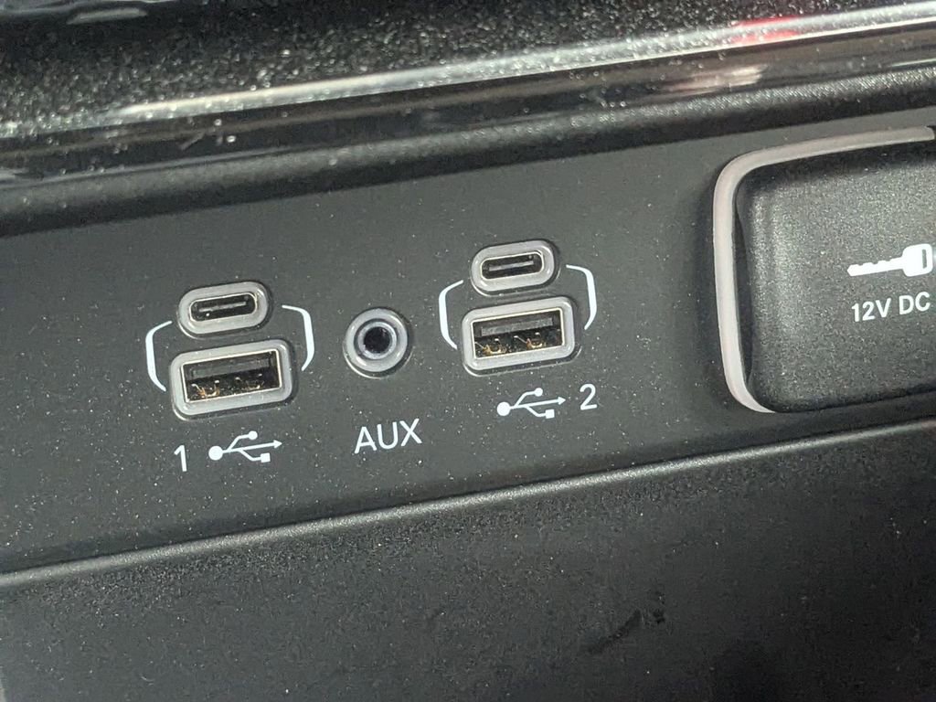 Used 2023 Jeep Grand Cherokee Limited w/ Black Appearance Package image 23