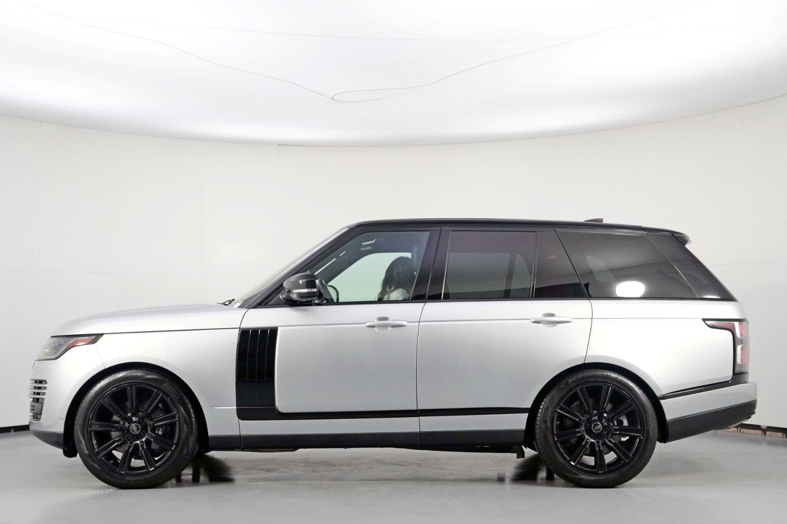 Used 2020 Land Rover Range Rover HSE image 9