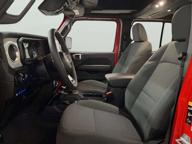 Used 2025 Jeep Wrangler Unlimited Sahara w/ Safety Group image 17