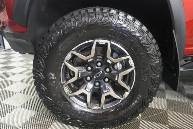 Used 2026 Chevrolet Colorado ZR2 w/ Technology Package AWD/4WD image 10