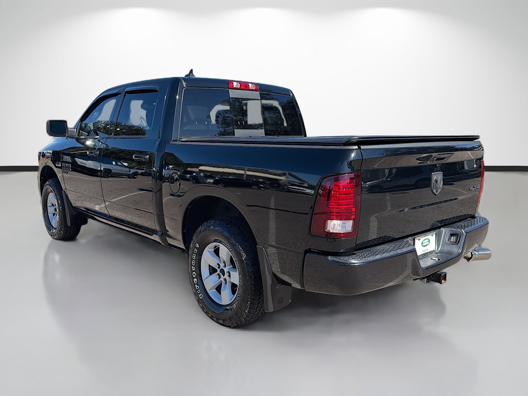 Used 2019 RAM 1500 Classic SLT w/ Luxury Group image 3
