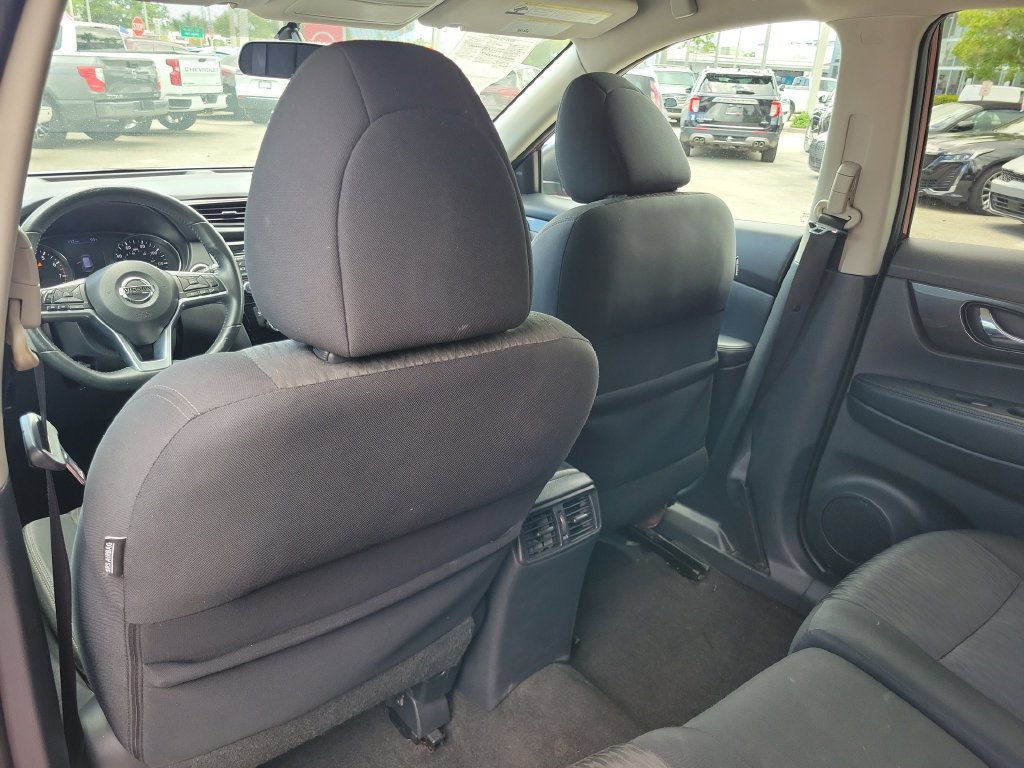 Used 2018 Nissan Rogue SV AWD/4WD image 18