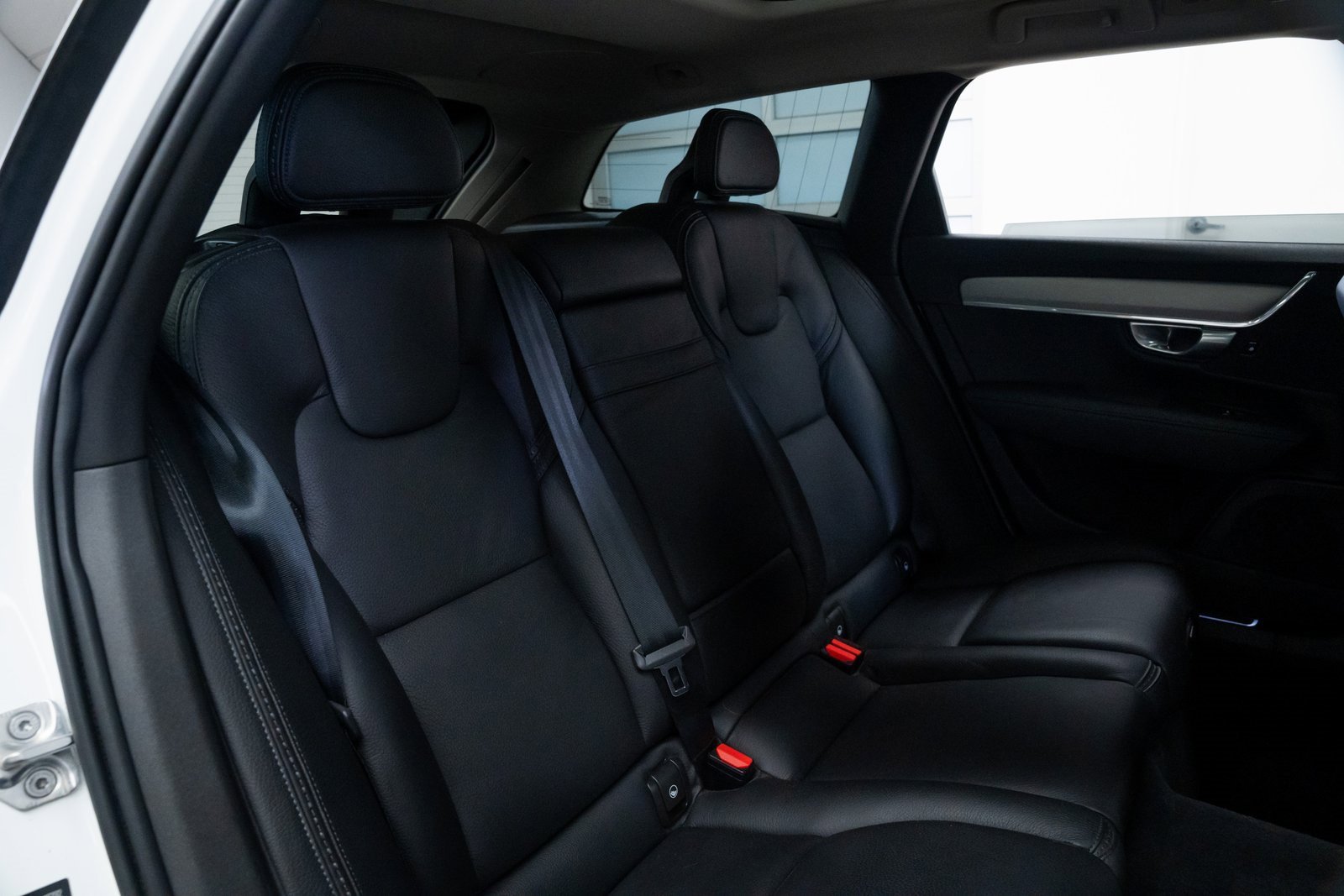 Used 2017 Volvo V90 T6 Cross Country image 22