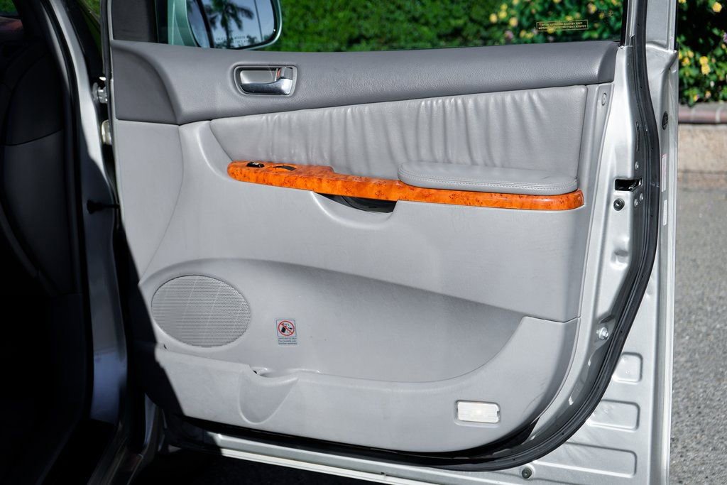 Used 2007 Toyota Sienna XLE image 37