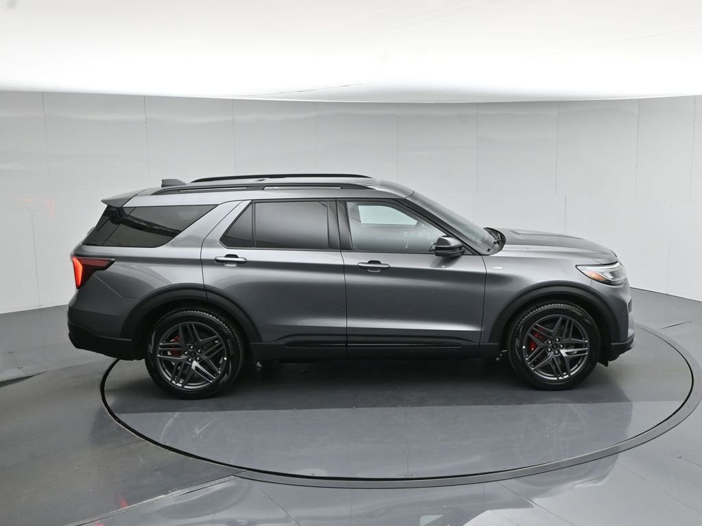 Used 2025 Ford Explorer ST-Line w/ Premium Package image 42