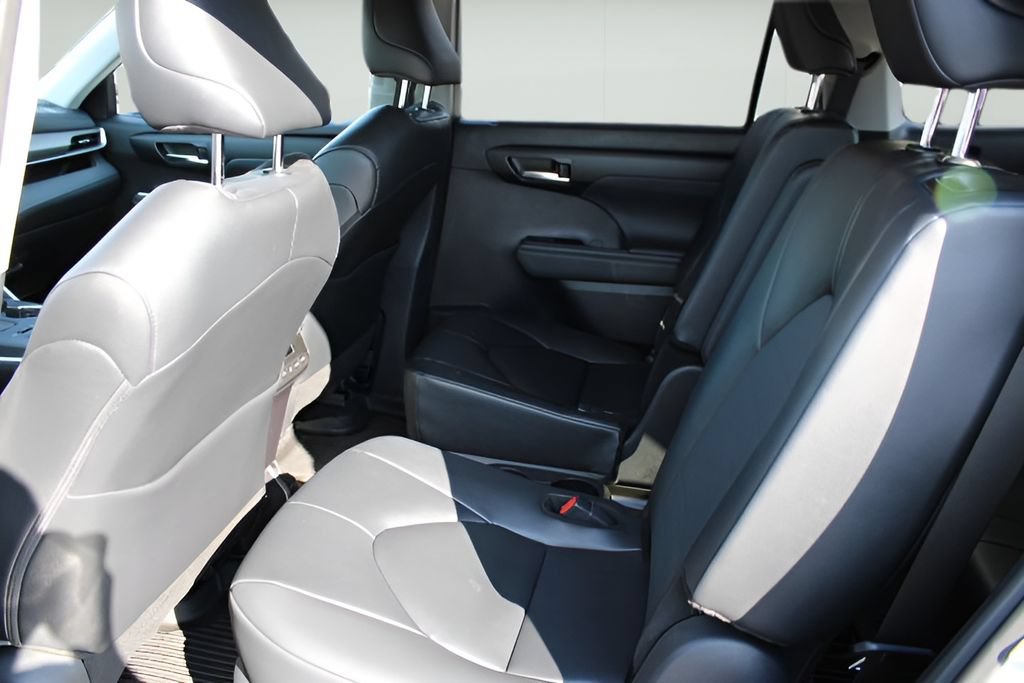Certified 2025 Toyota Highlander XLE AWD/4WD image 21
