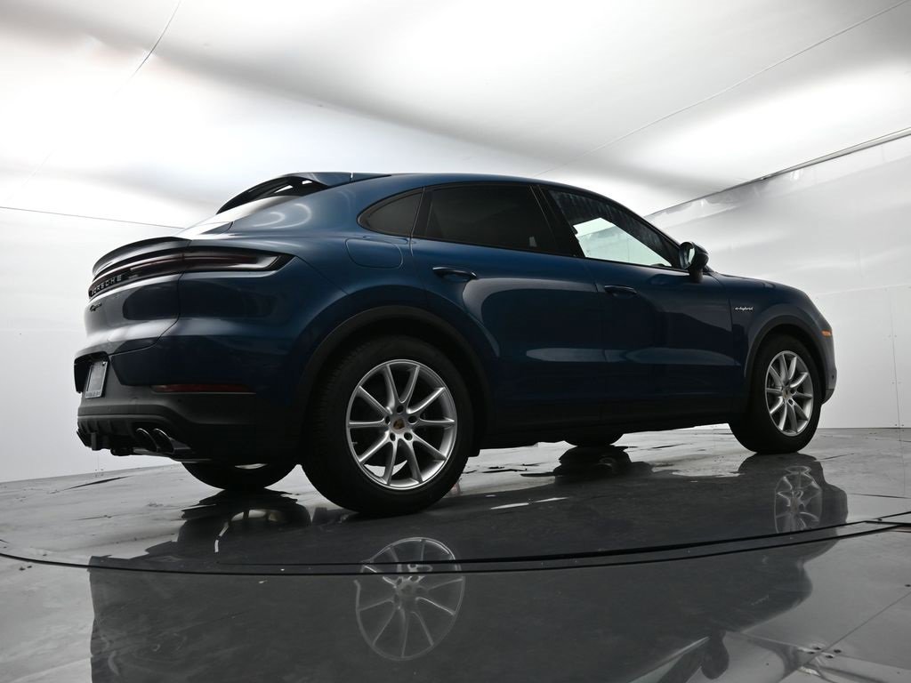 Used 2025 Porsche Cayenne image 54