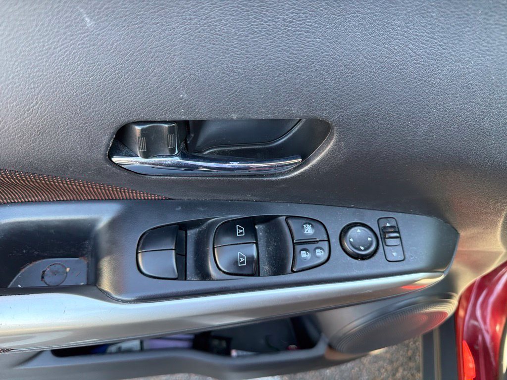 Used 2020 Nissan Kicks SR FWD image 14