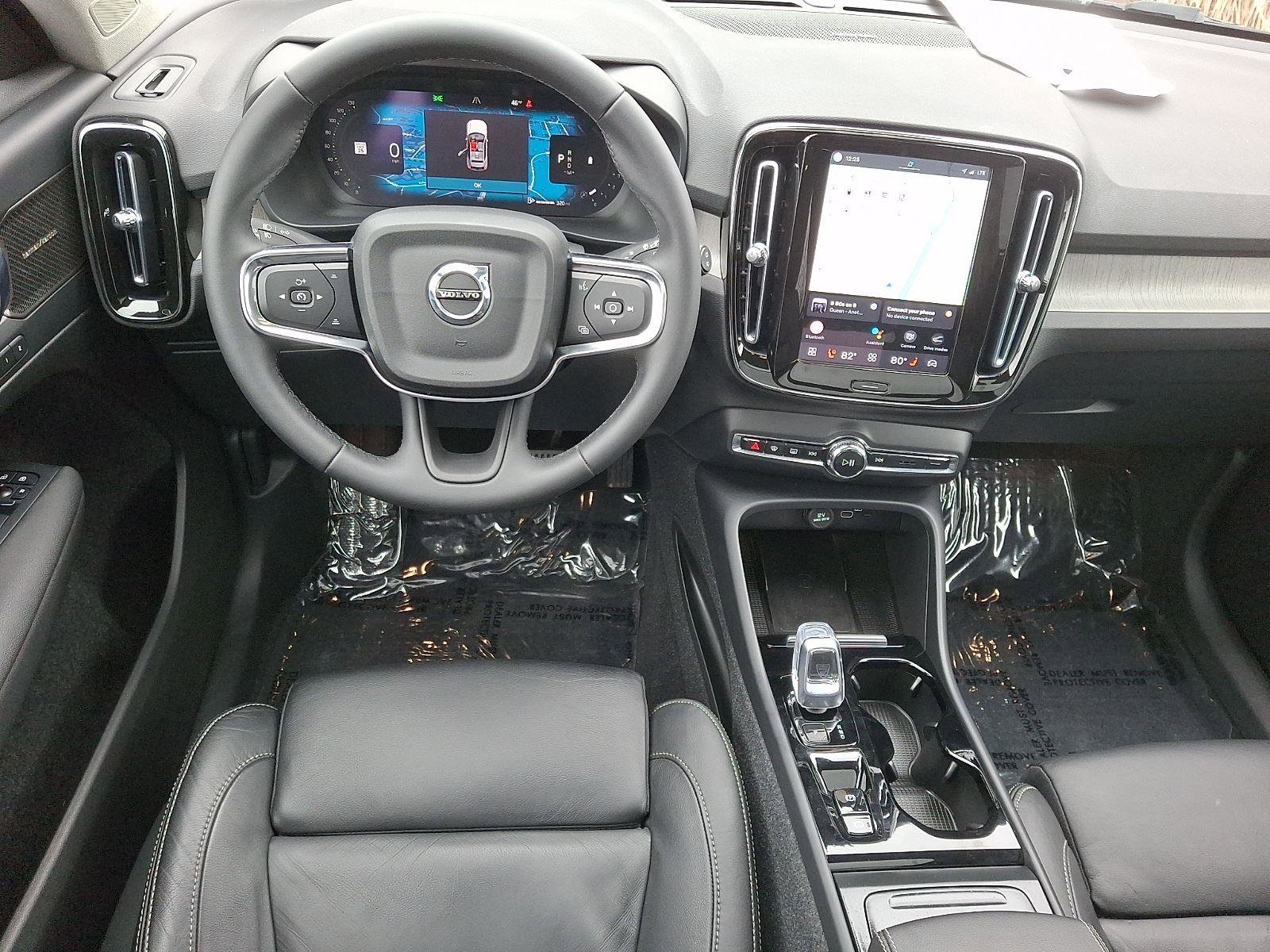 Certified 2023 Volvo XC40 B5 Ultimate w/ Climate Package AWD/4WD image 12
