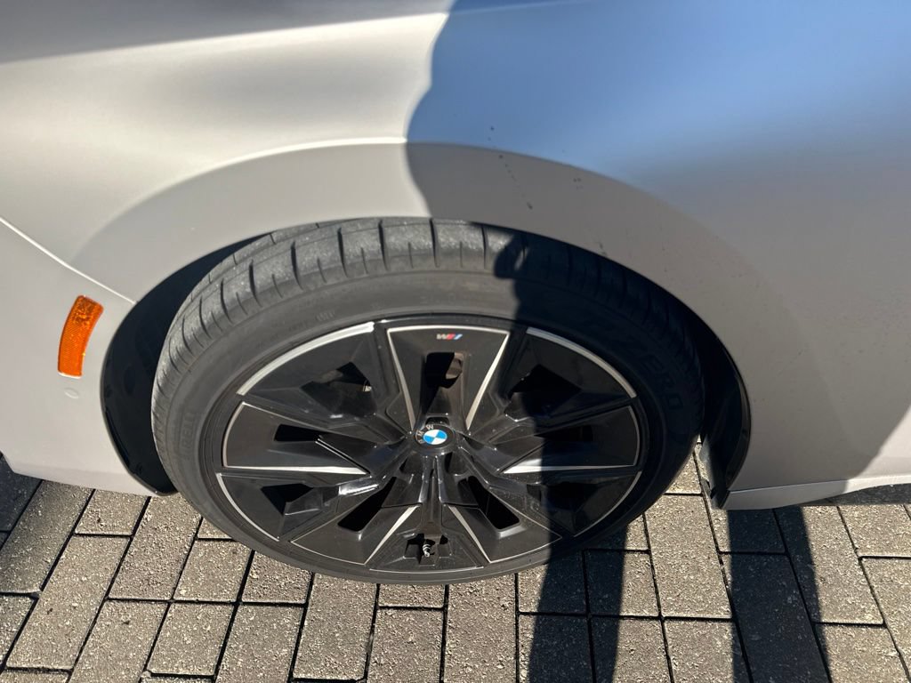 Used 2023 BMW 760i xDrive w/ Executive Package AWD/4WD image 9