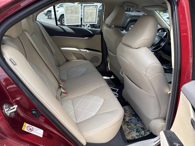 Used 2018 Toyota Camry XLE image 9