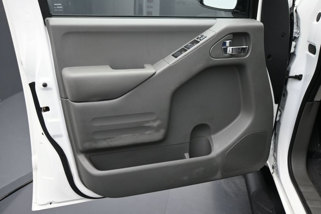 Used 2020 Nissan Frontier SV w/ Midnight Edition Floor Mats AWD/4WD image 2