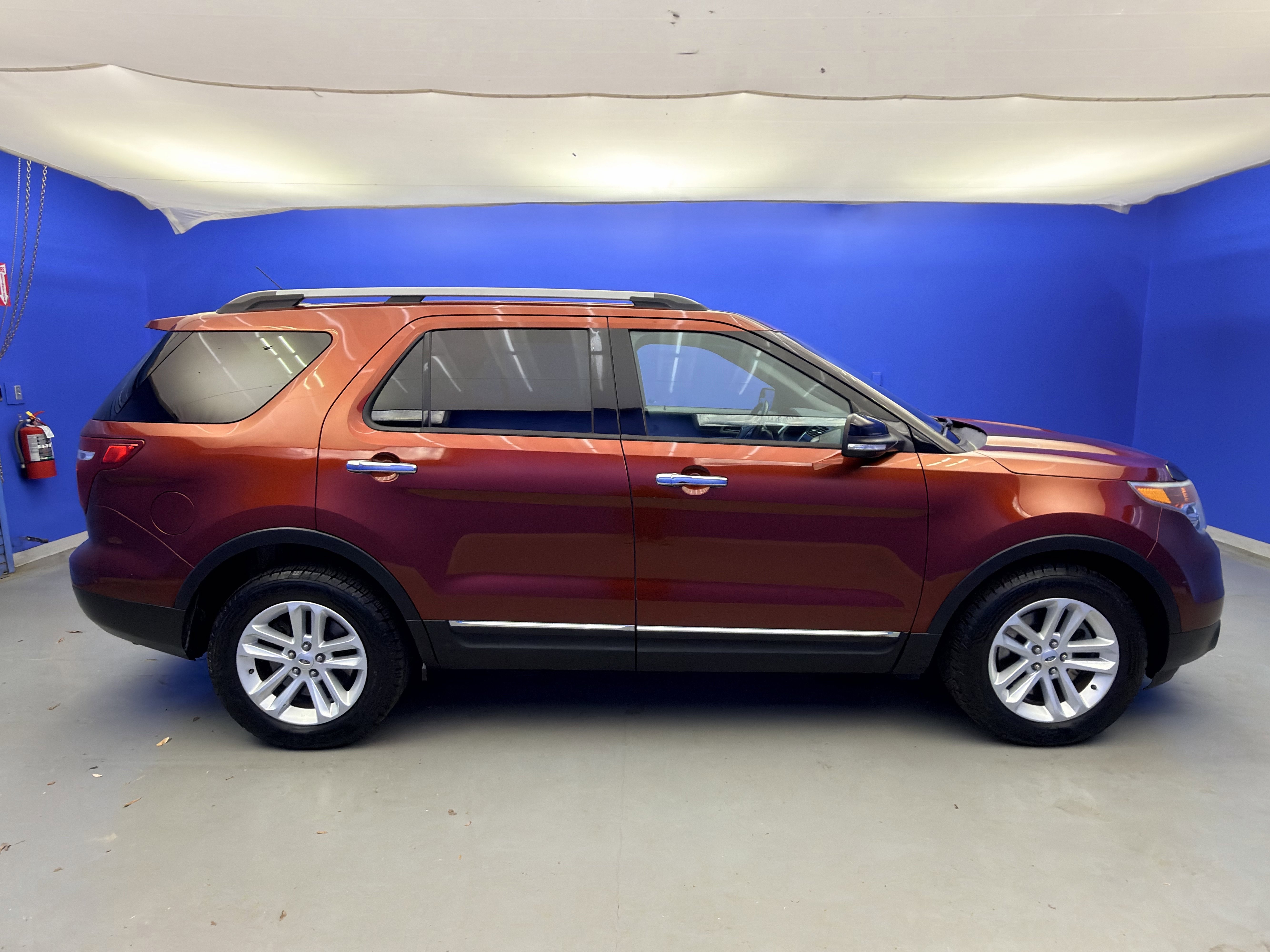 Used 2014 Ford Explorer XLT w/ Equipment Group 202A image 8