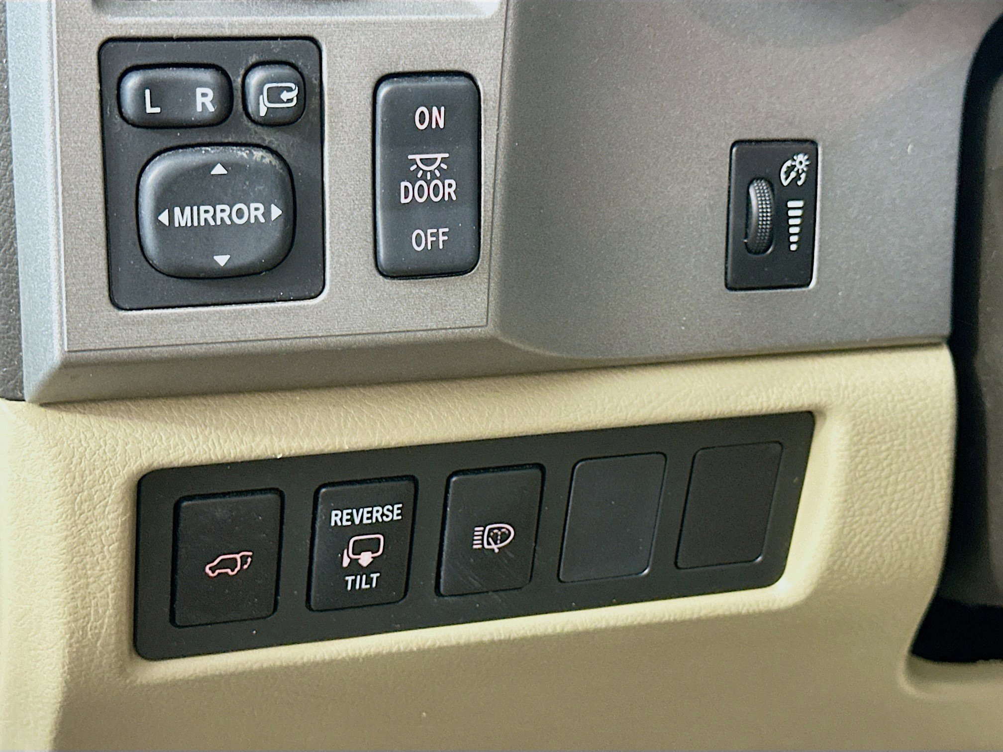 Used 2011 Toyota Sequoia Platinum image 17