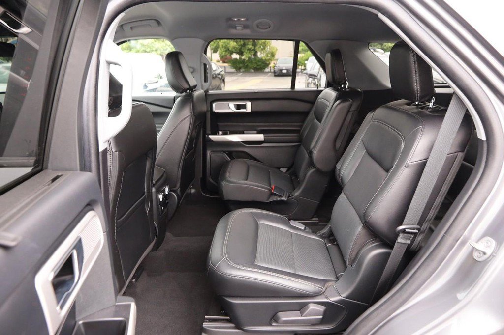 Used 2022 Ford Explorer Limited w/ Equipment Group 301A AWD/4WD image 10