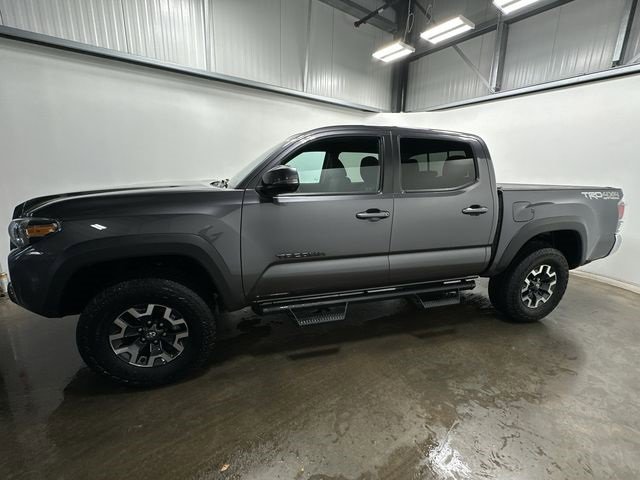 Used 2022 Toyota Tacoma TRD Off-Road image 2