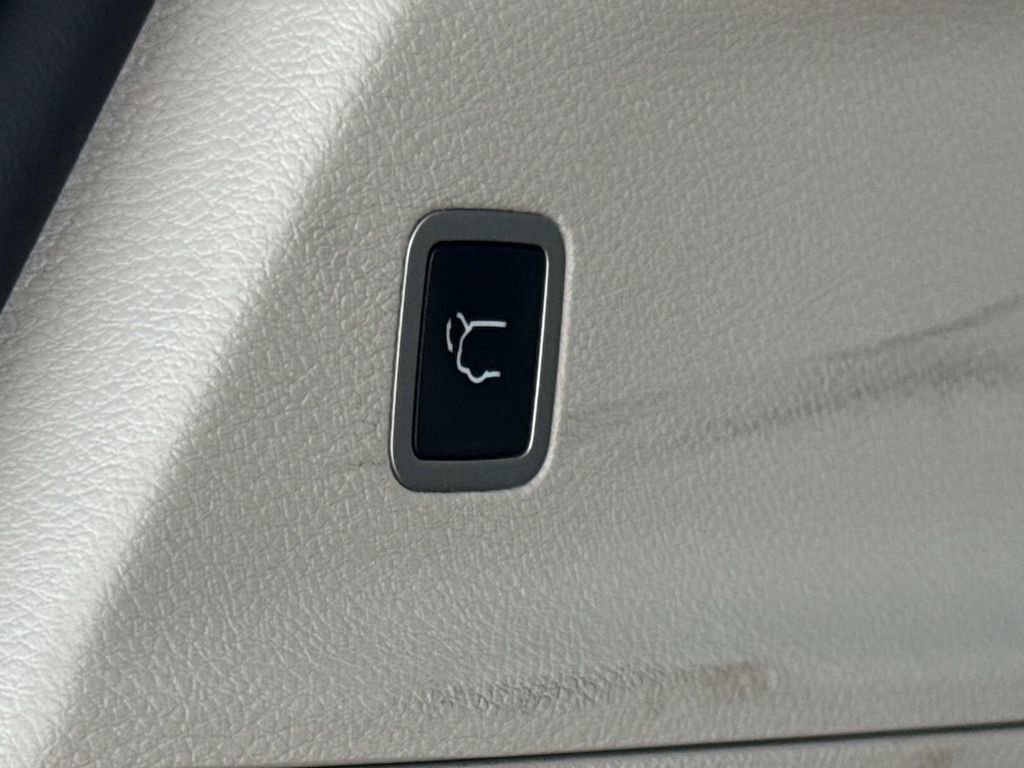Used 2023 Chrysler Pacifica Limited w/ Uconnect Theater Family Group AWD/4WD image 13