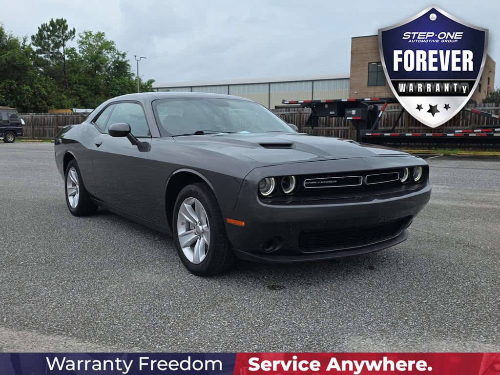 Used 2023 Dodge Challenger SXT RWD image 9