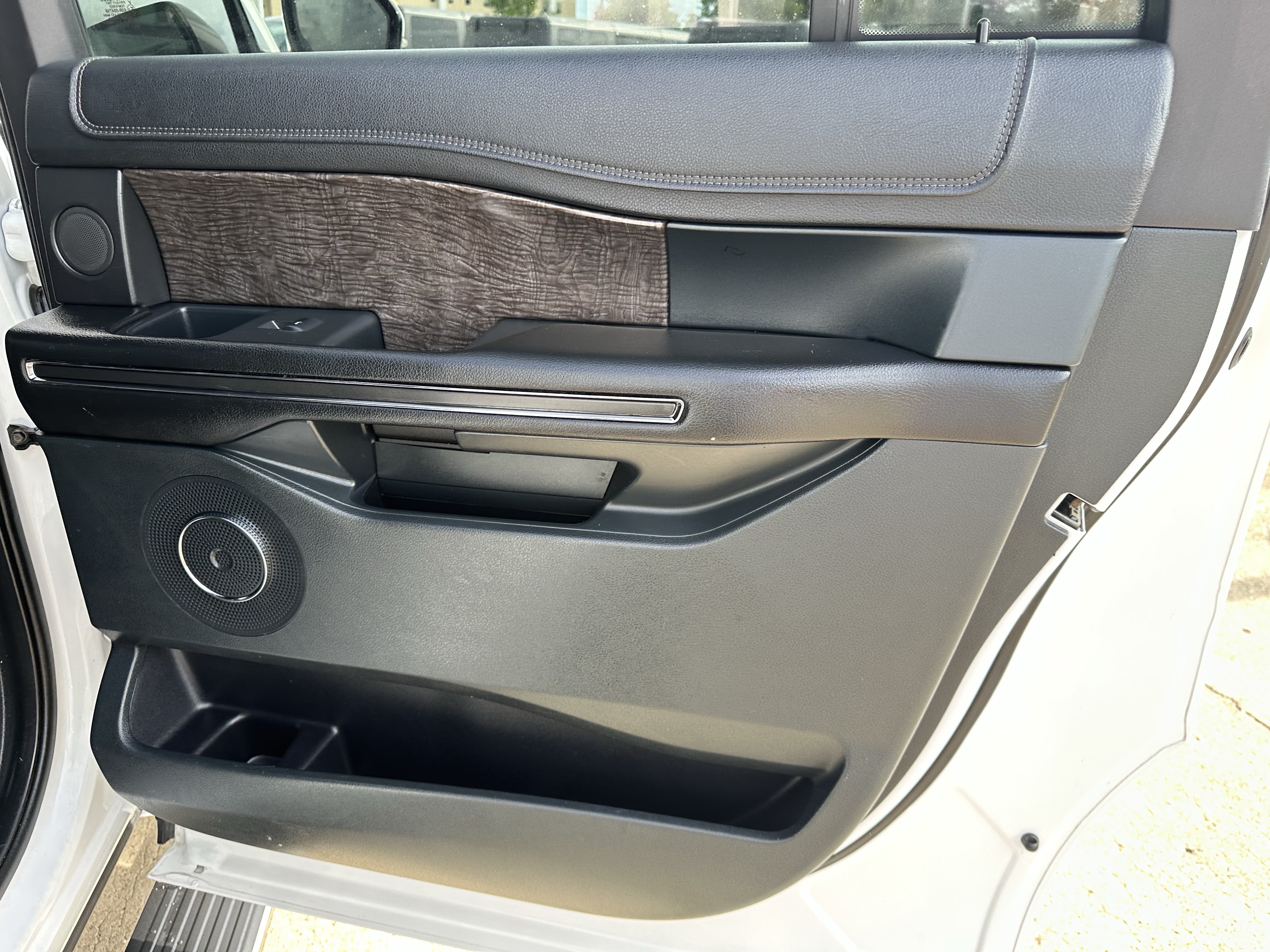Used 2018 Ford Expedition Max Limited RWD image 6