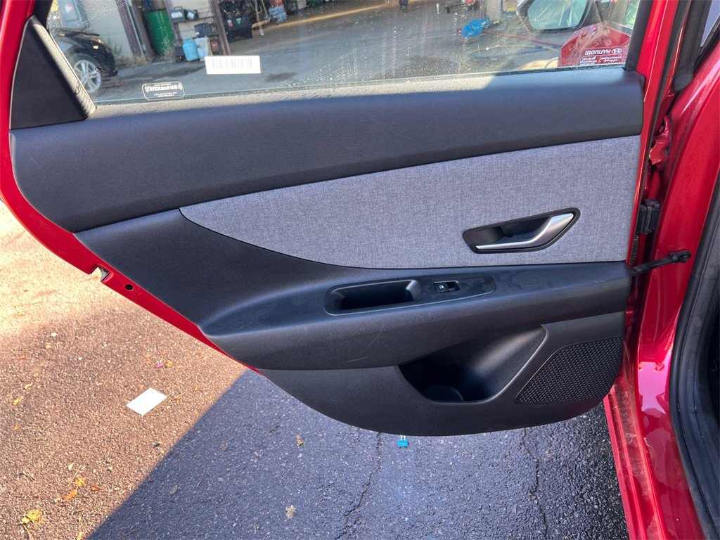 Used 2023 Hyundai Elantra Limited image 33