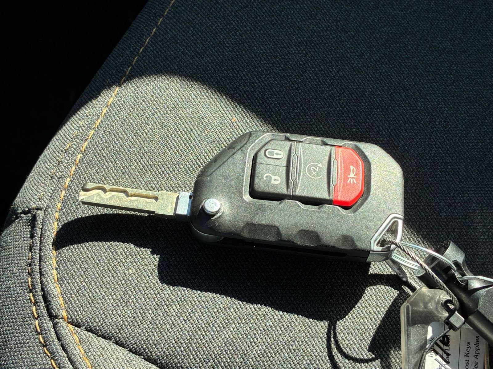 Used 2025 Jeep Wrangler Sahara AWD/4WD image 21