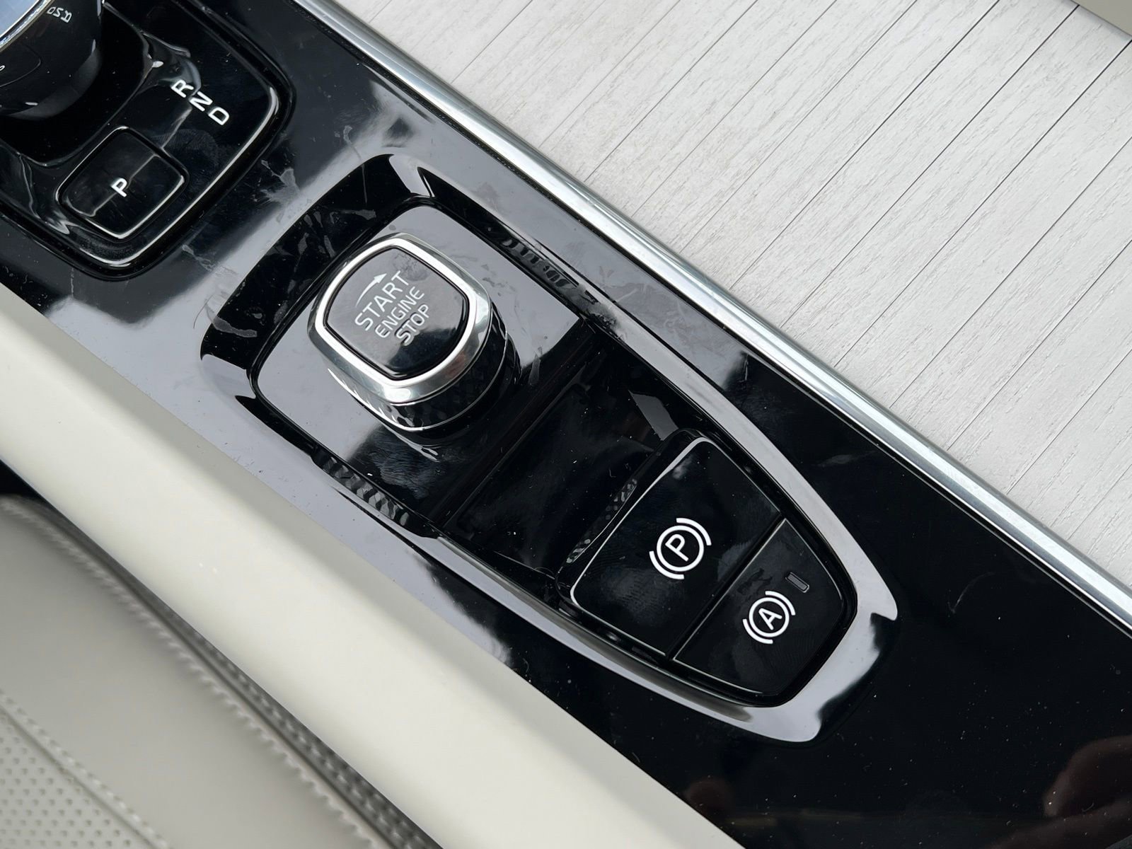 New 2026 Volvo XC60 T8 Ultra image 25