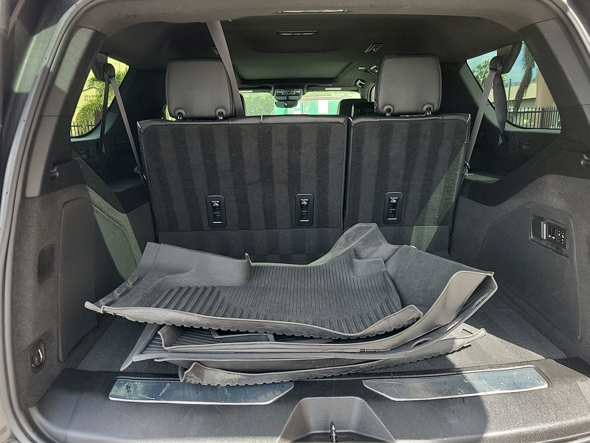 Used 2023 Cadillac Escalade ESV Premium Luxury image 17