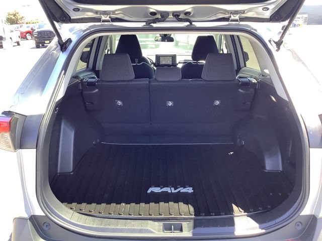 Used 2022 Toyota RAV4 LE AWD/4WD image 29
