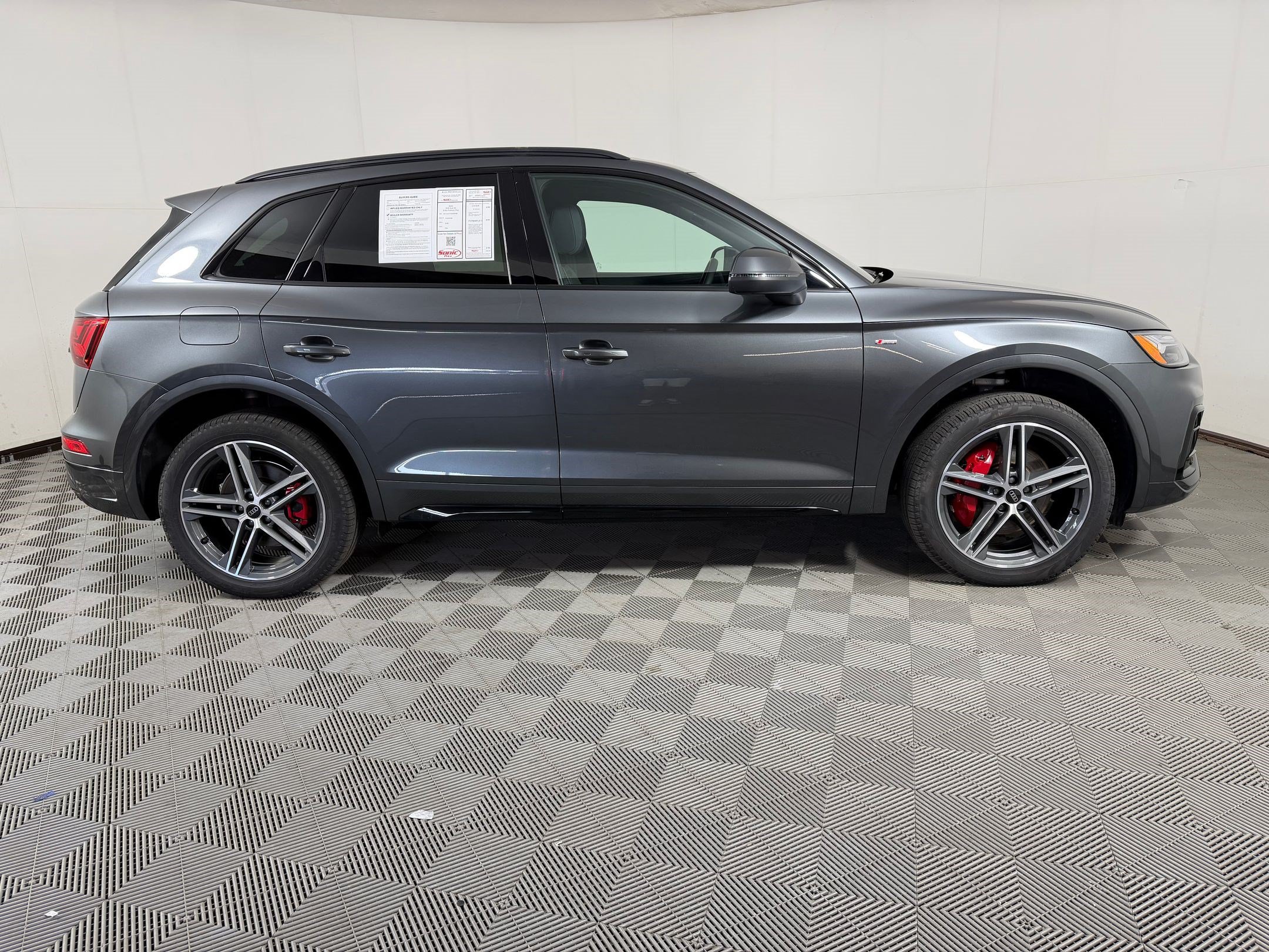 Certified 2025 Audi Q5 e Premium Plus w/ Premium Plus Package AWD/4WD image 8