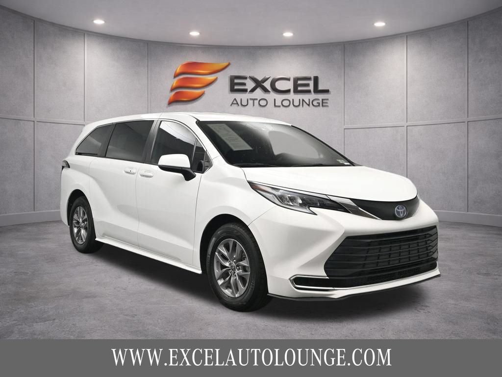 Used 2022 Toyota Sienna LE FWD image 11