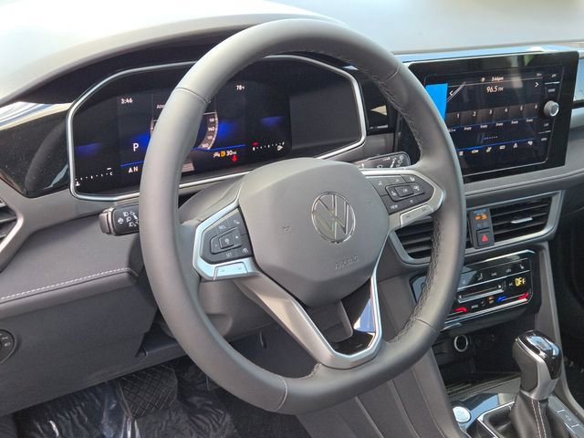 New 2026 Volkswagen Taos SE FWD image 11