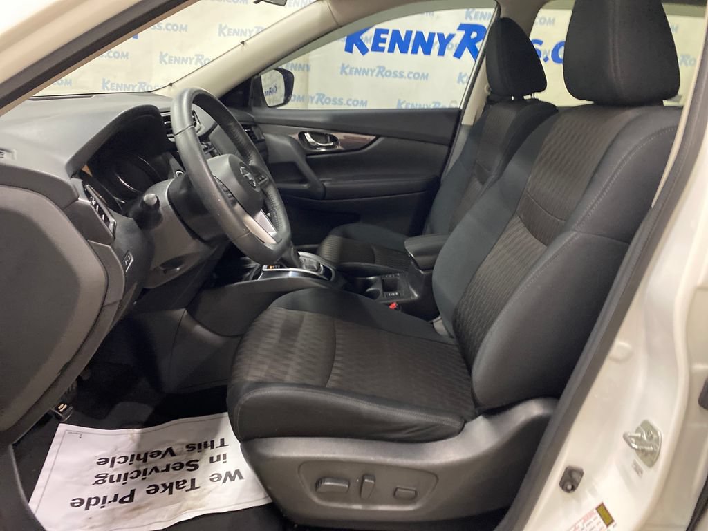 Used 2018 Nissan Rogue SV AWD/4WD image 8