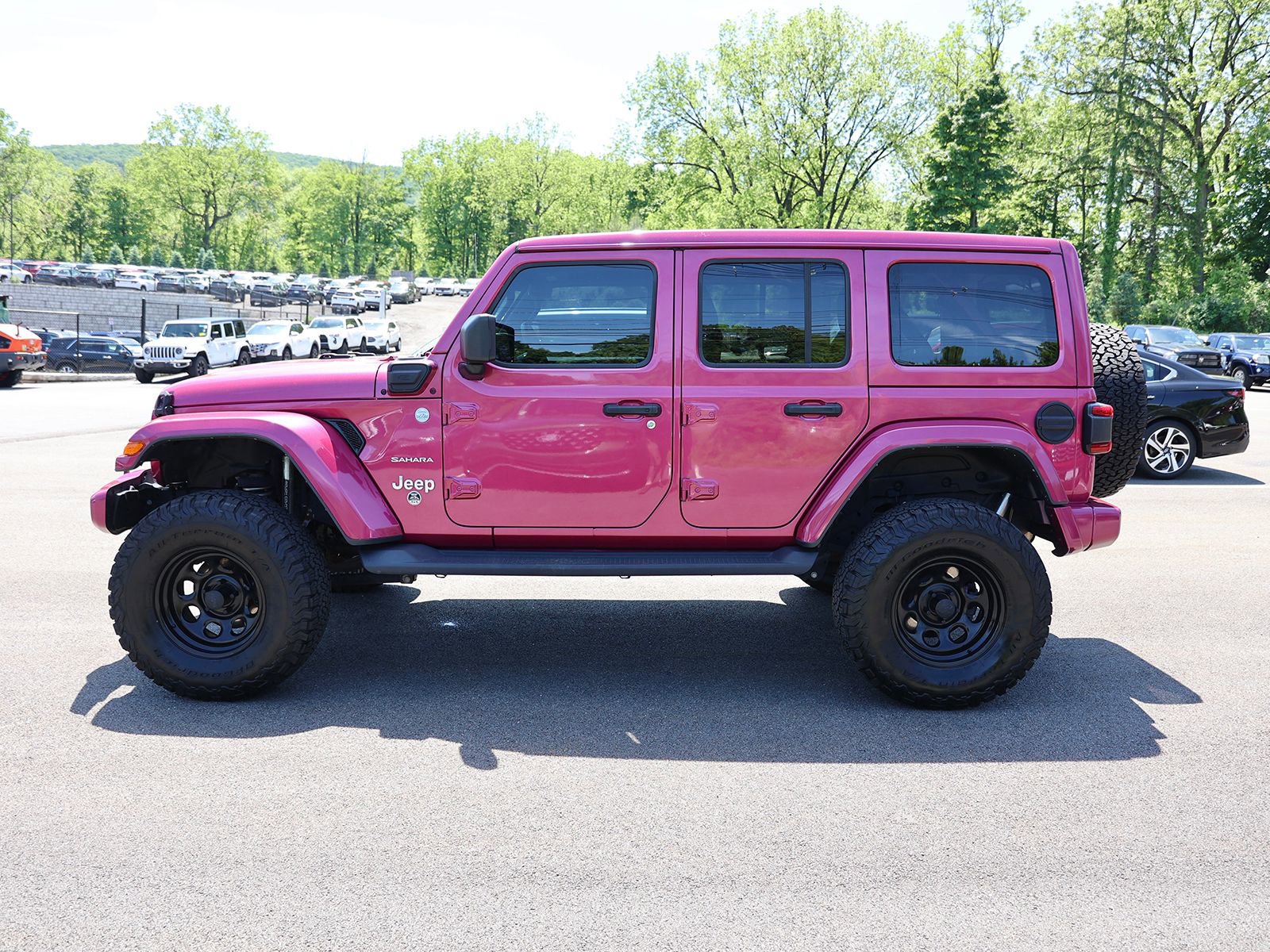 Used 2021 Jeep Wrangler Unlimited Sahara w/ Cold Weather Group AWD/4WD image 4