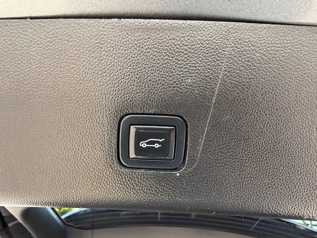 Used 2019 Chevrolet Traverse Premier AWD/4WD image 36