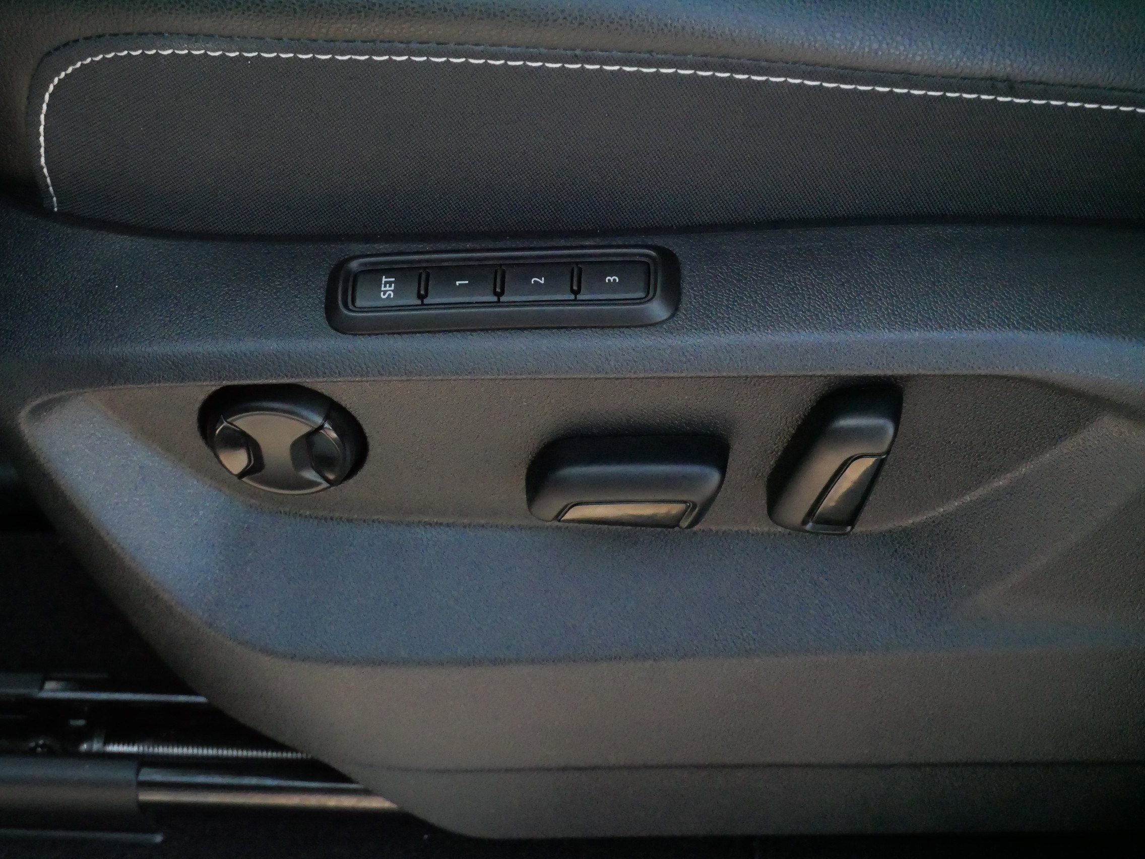 Used 2024 Volkswagen Atlas SEL Premium R-Line image 20