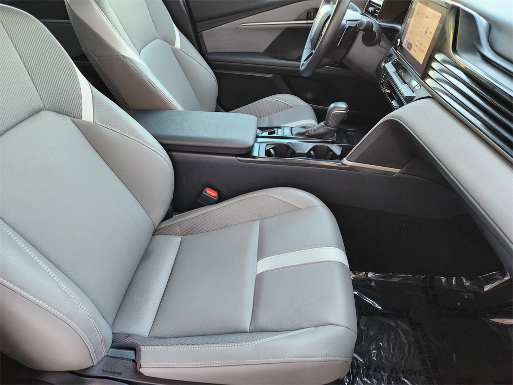 Used 2025 Toyota Camry SE image 10