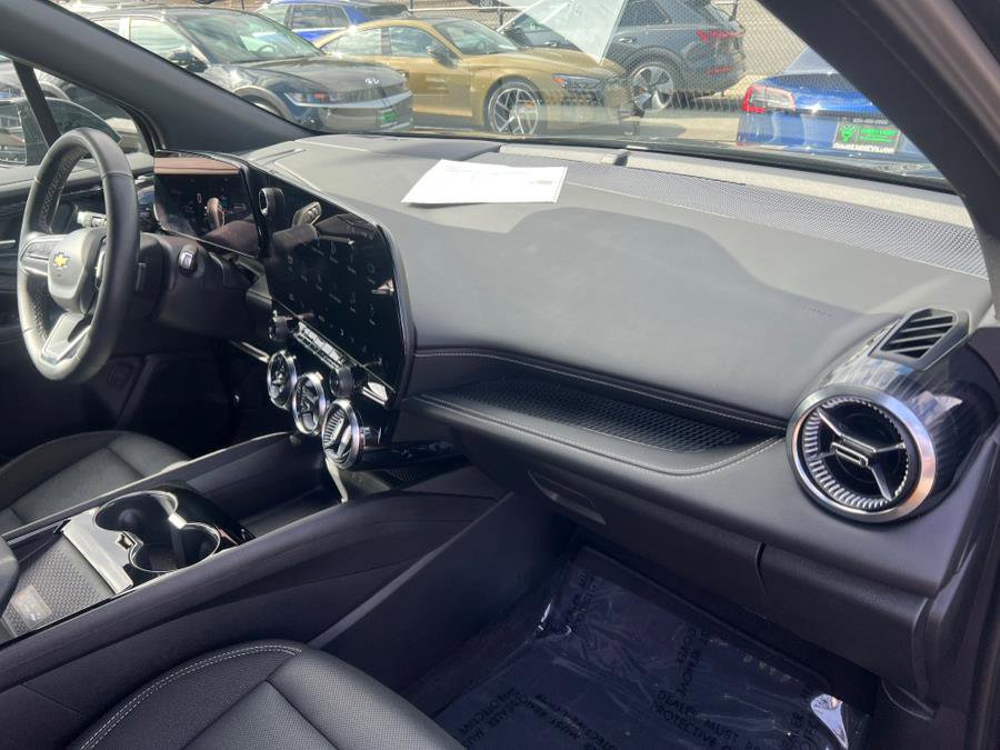 Used 2024 Chevrolet Blazer EV LT image 32