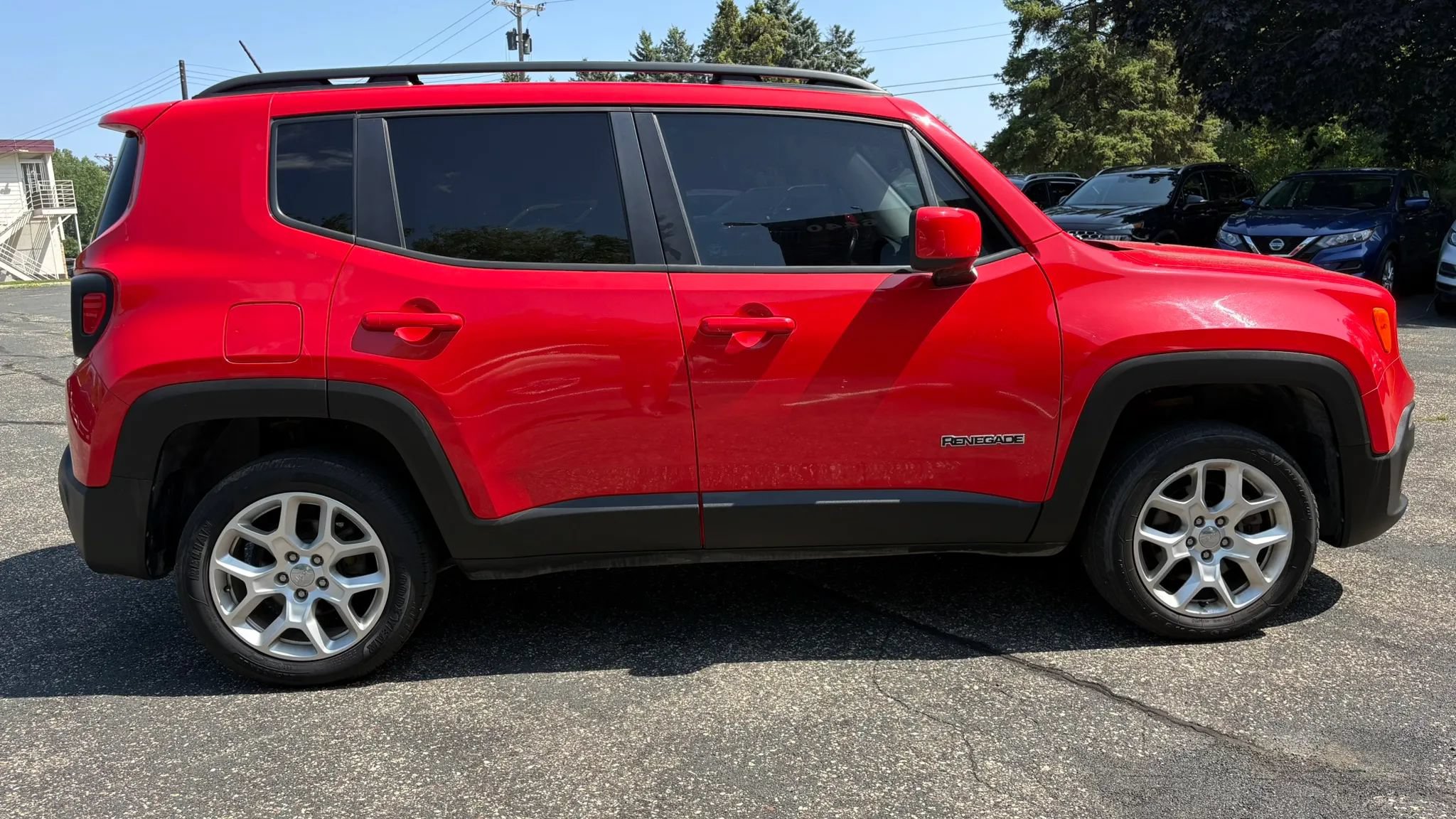 Used 2017 Jeep Renegade Latitude w/ Popular Equipment Group AWD/4WD image 11