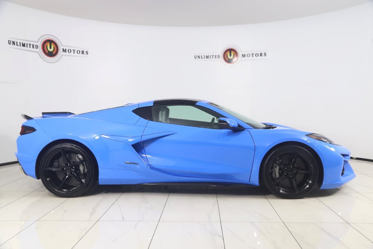 Used 2025 Chevrolet Corvette E-Ray AWD/4WD image 2