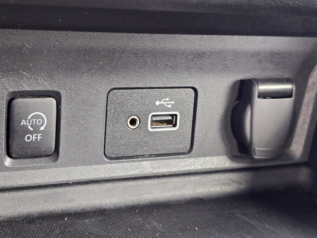 Used 2025 Nissan Sentra S FWD image 28