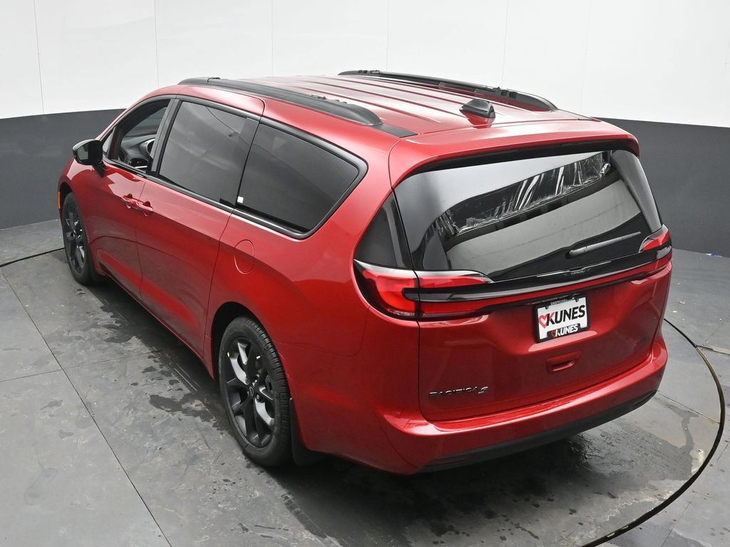 New 2026 Chrysler Pacifica Select w/ S Appearance Package FWD image 38