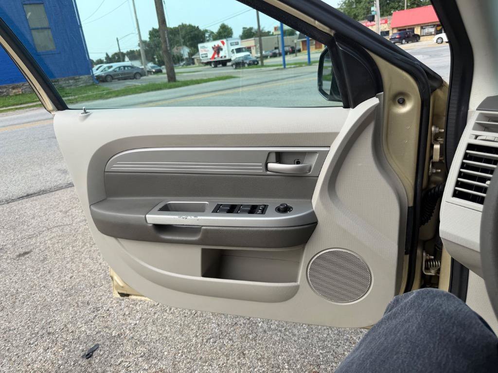 Used 2010 Chrysler Sebring Touring FWD image 15