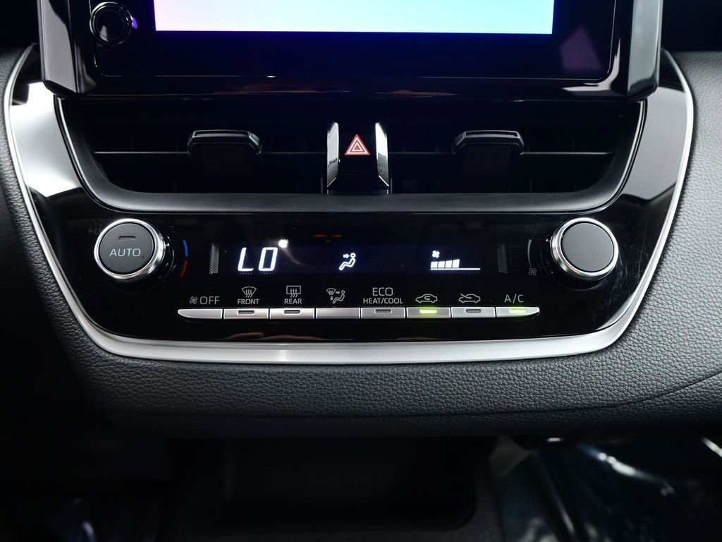 Used 2025 Toyota Corolla LE image 22
