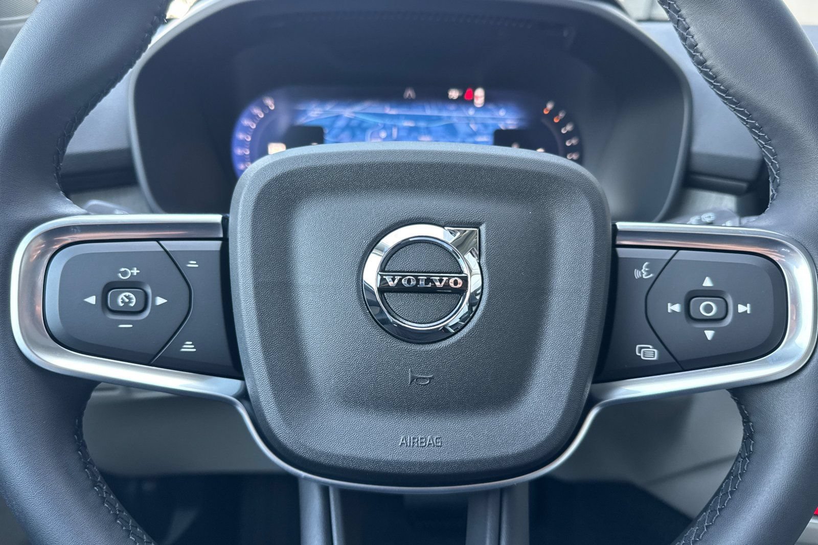 New 2026 Volvo XC40 B5 Plus w/ Protection Package Premier AWD/4WD image 26