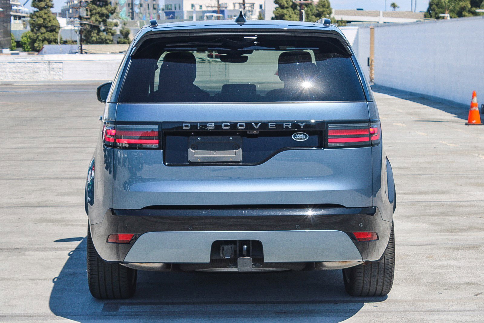 Used 2023 Land Rover Discovery S R-Dynamic image 13