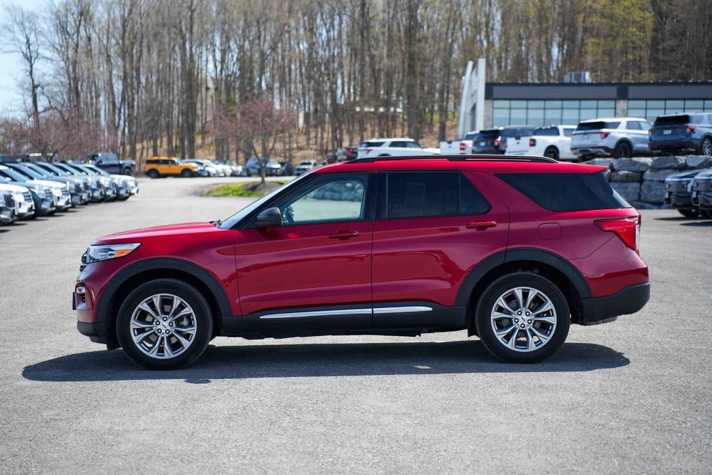 Used 2023 Ford Explorer XLT w/ Equipment Group 202A AWD/4WD image 8